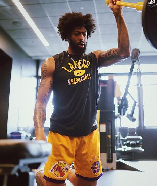 蜂鸟竞技-关于浓眉哥连续七场比赛得分超过比分优势明显，SKT挑战极限！的信息