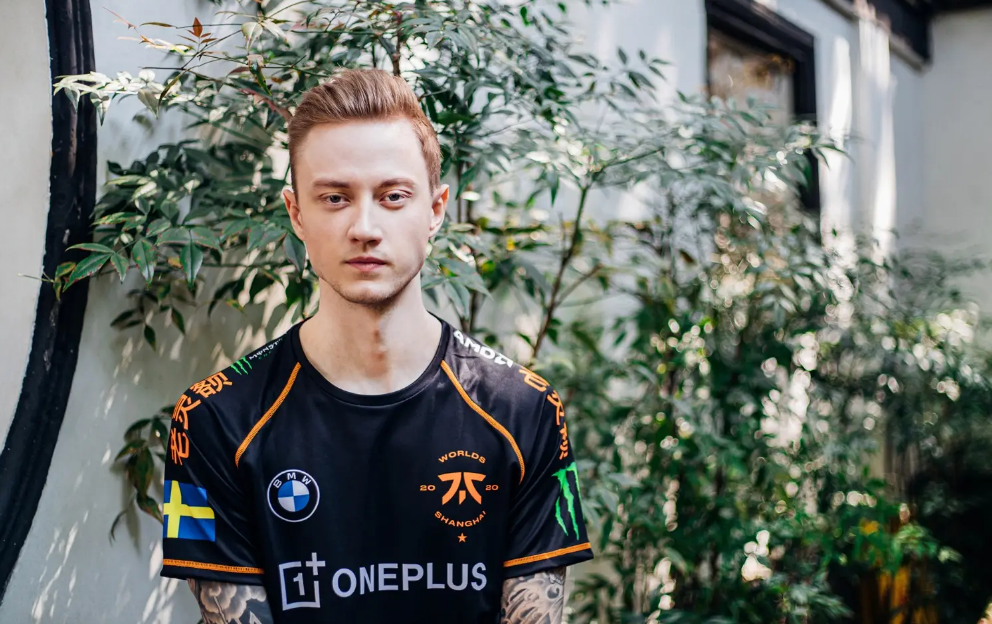 蜂鸟竞技-关于Faker在老鹰比赛中绝杀，战术调整引发热议！的信息