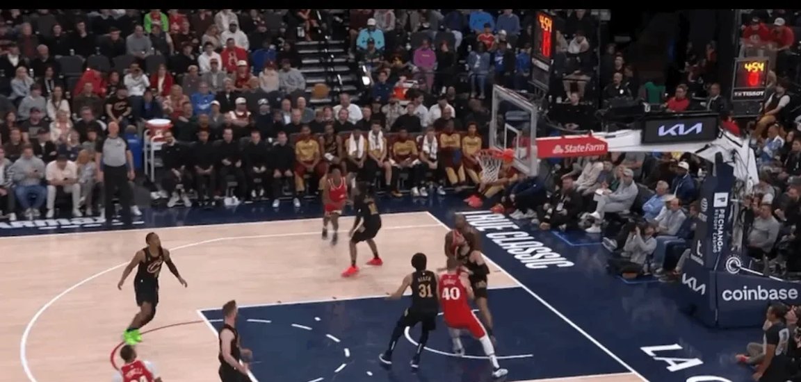 蜂鸟电竞-关于哈登回归赛场，赛况扑朔迷离首场状态亮眼，美国队观众沸腾！的信息